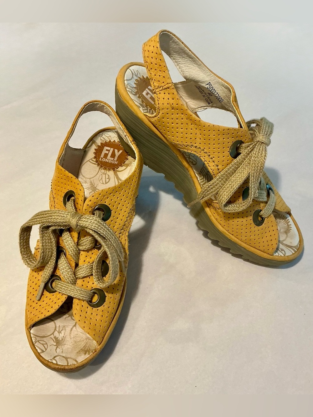 FLY London YLFA Casual Leather Lace-Up Wedge Buttercup Yellow Summer Sandal SZ 9